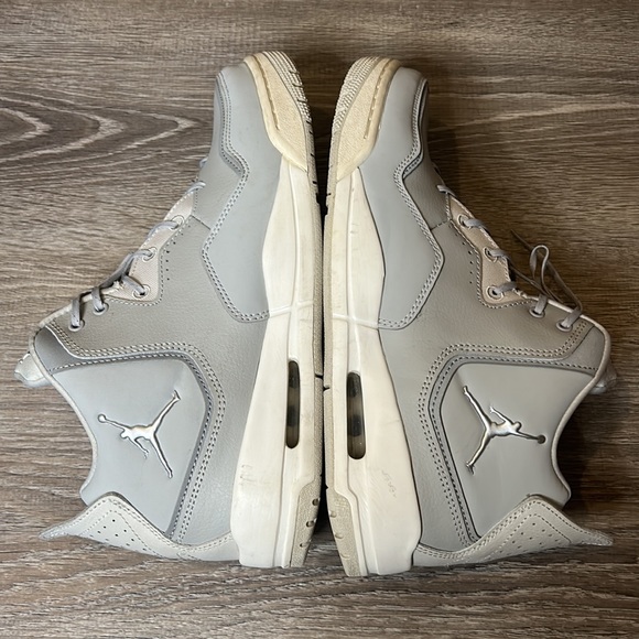 EUC Jordan Courtside shoes (men’s 10) - Picture 10 of 11